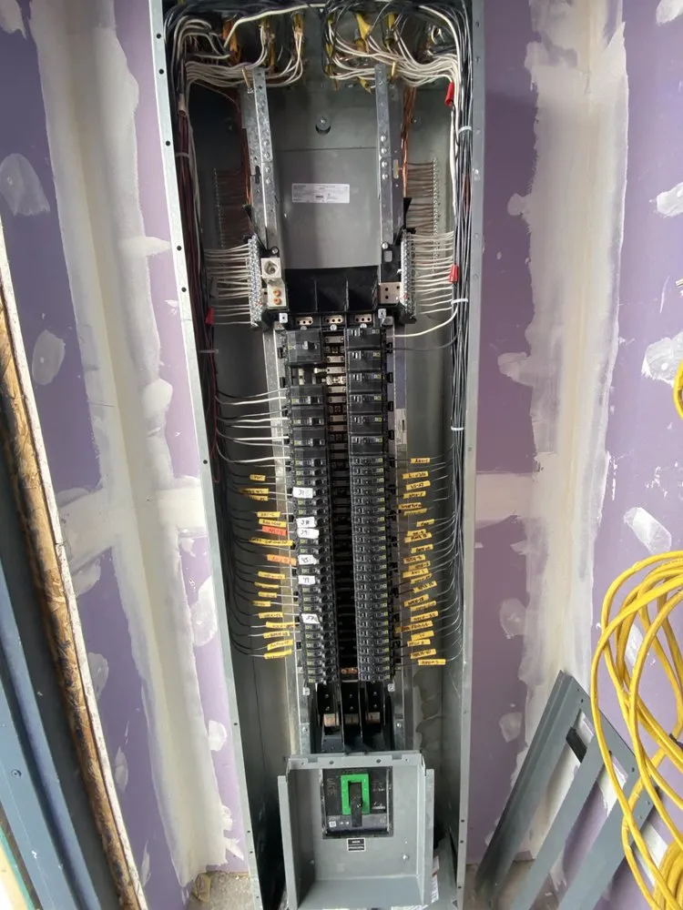 Affordable circuit breaker repair experts serving ,  - Javier Santiago Electric