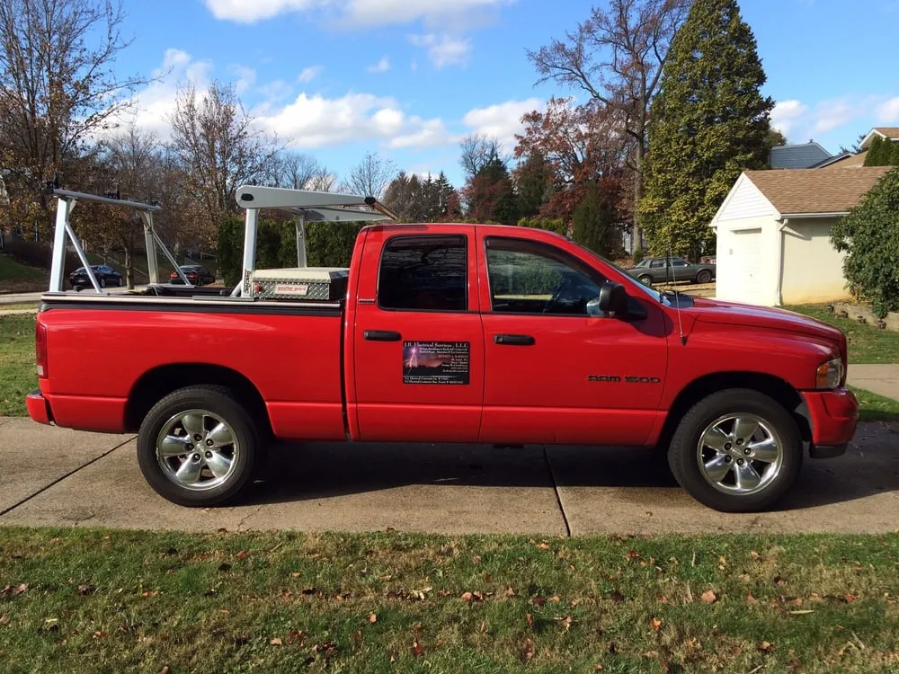 Emergency electrician providing circuit breaker repair in ,