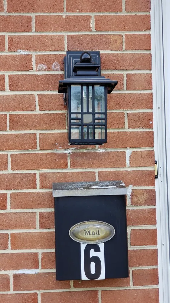 Expert electrician providing emergency electrical service in , 