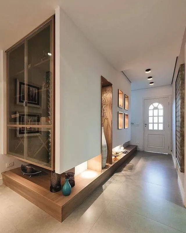 Licensed electrician providing circuit breaker repair in ,