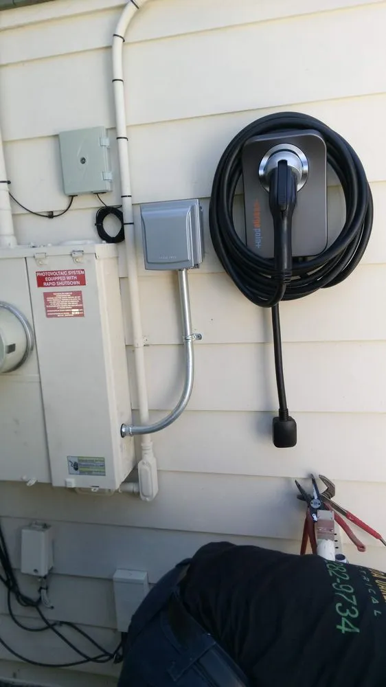 Slide of JC Alameda Electrician Services