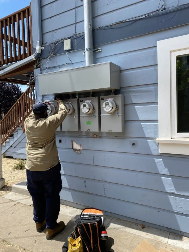 Slide of JC Alameda Electrician Services