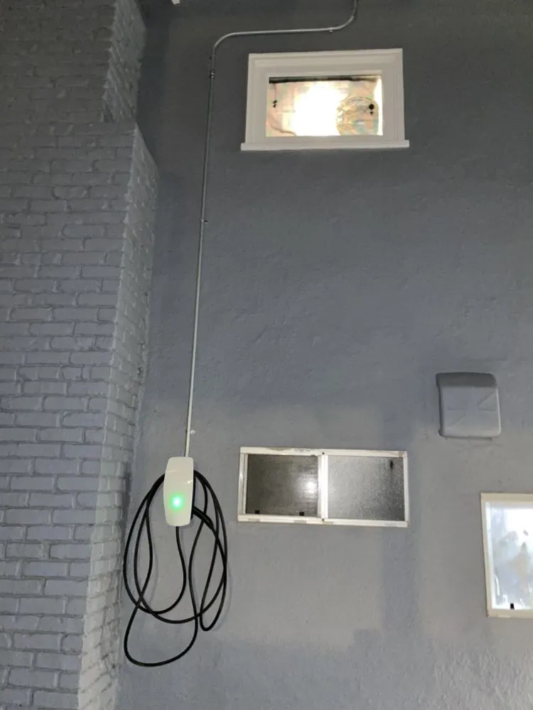 Slide of JC Alameda Electrician Services