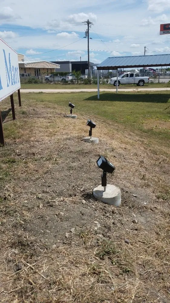 Emergency electrician providing lighting installation in ,