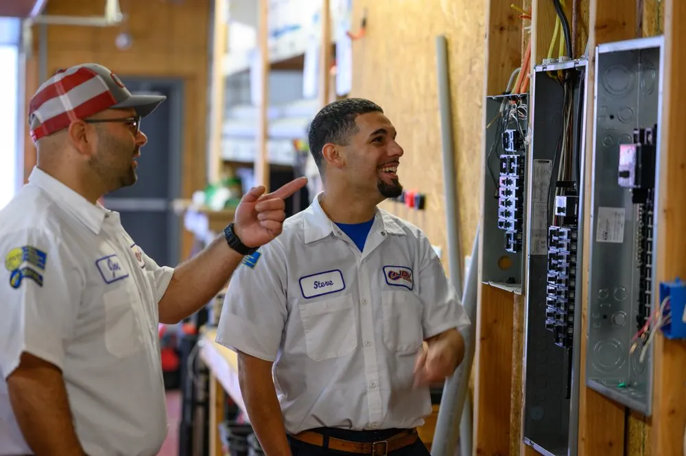 Certified electrician providing emergency electrical service in , 