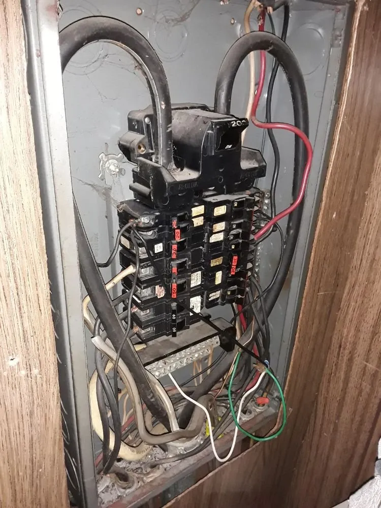 Licensed electrician providing outlet and switch repair in Adolphus, KY - J.E.J Enterprises