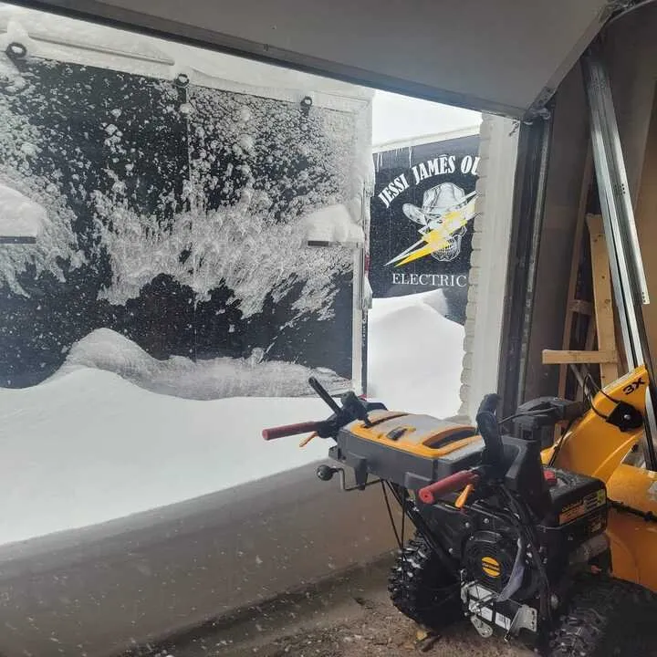 Slide of JessiJames Outlaw Electric