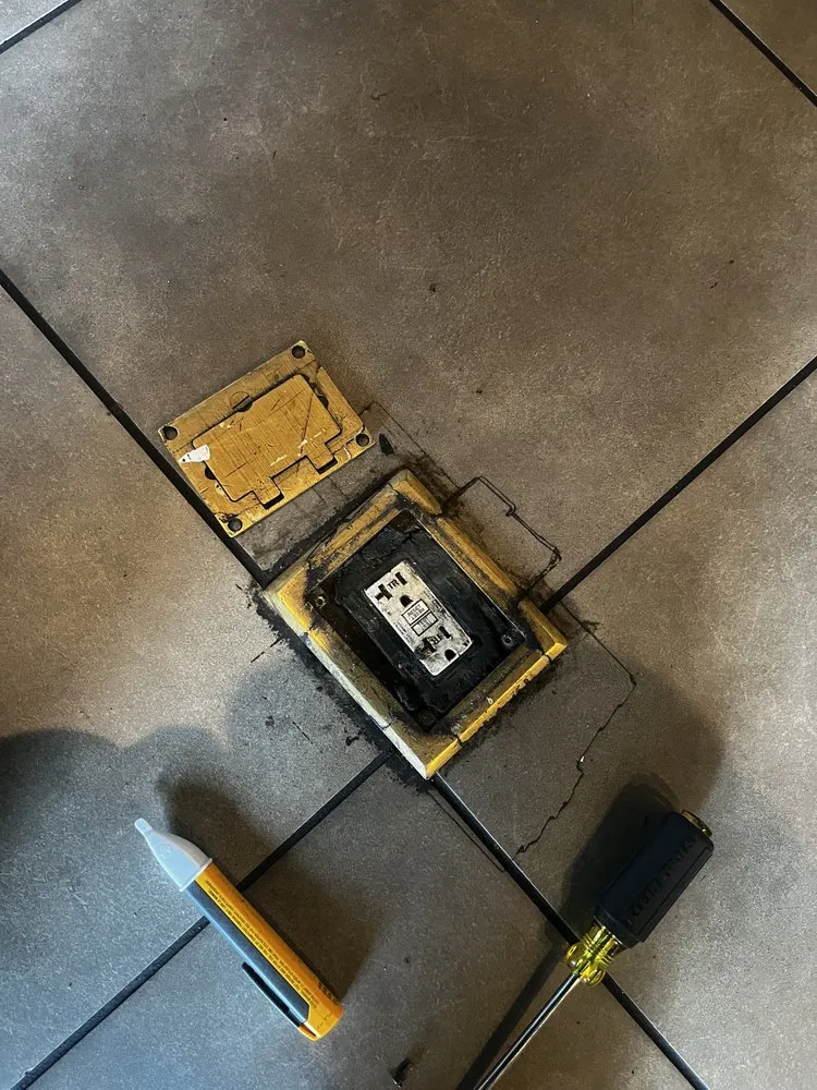 Slide of Jessthenater Electric