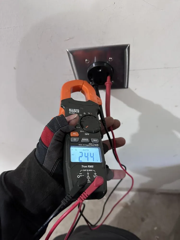 Affordable electrician providing lighting installation in , 