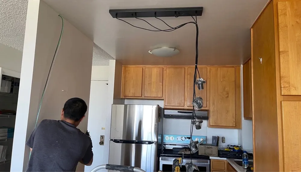 Emergency electrician providing circuit breaker repair in Mililani, HI - Jet’s Electrical