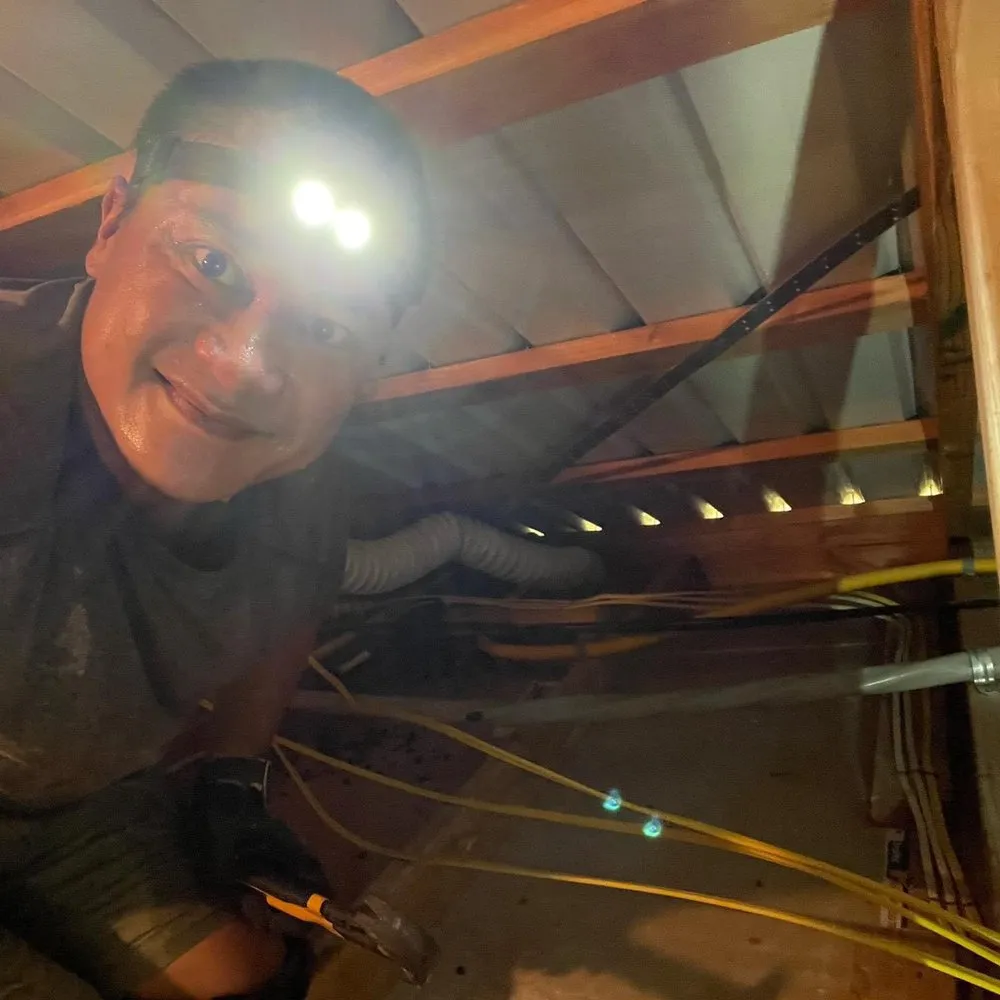Expert electrician providing circuit breaker repair in Mililani, HI - Jet’s Electrical