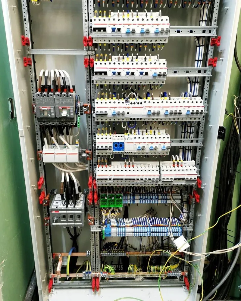 Slide of J&G Electricians