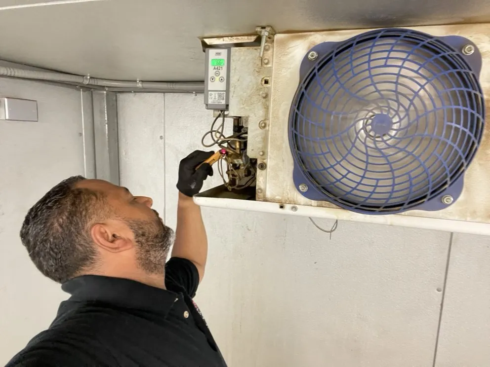 Trusted electrician providing emergency electrical service in , 