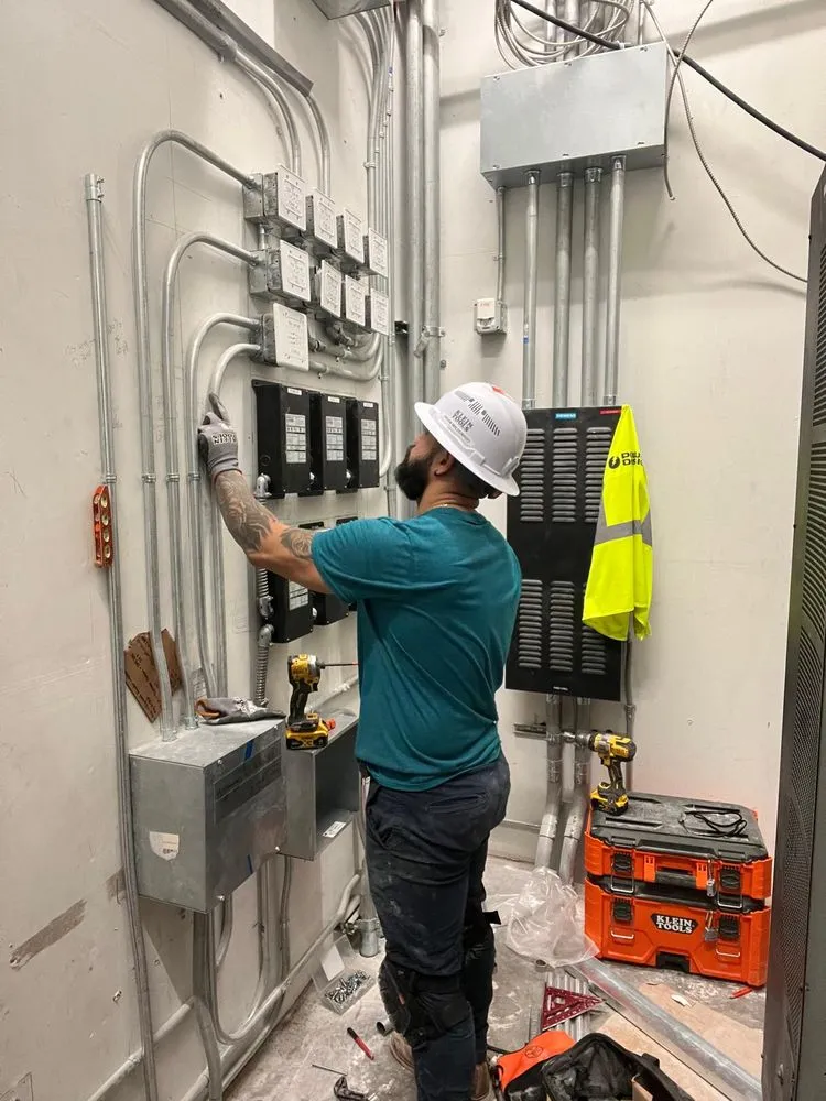 Slide of Jhoan Electric Services