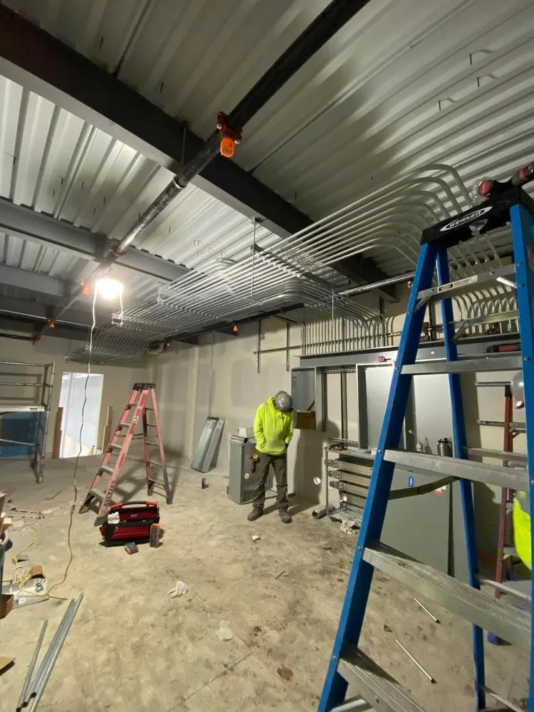 Slide of Jilmer Handy serves