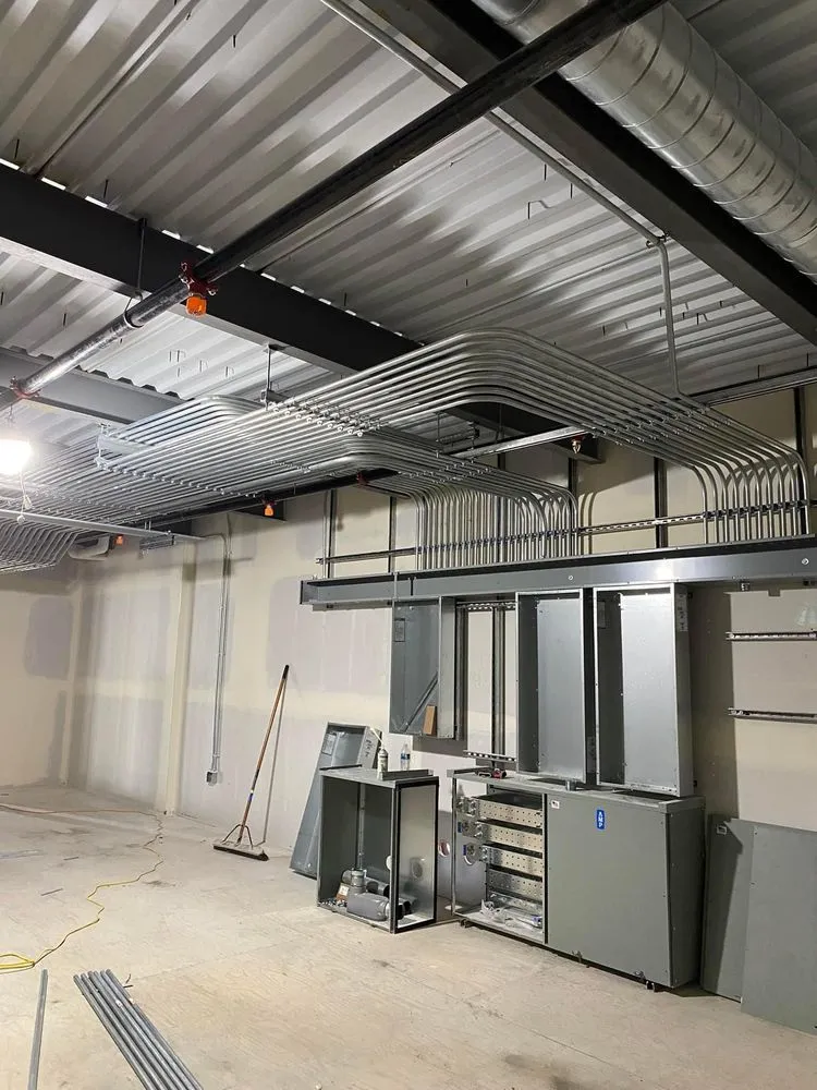 Slide of Jilmer Handy serves