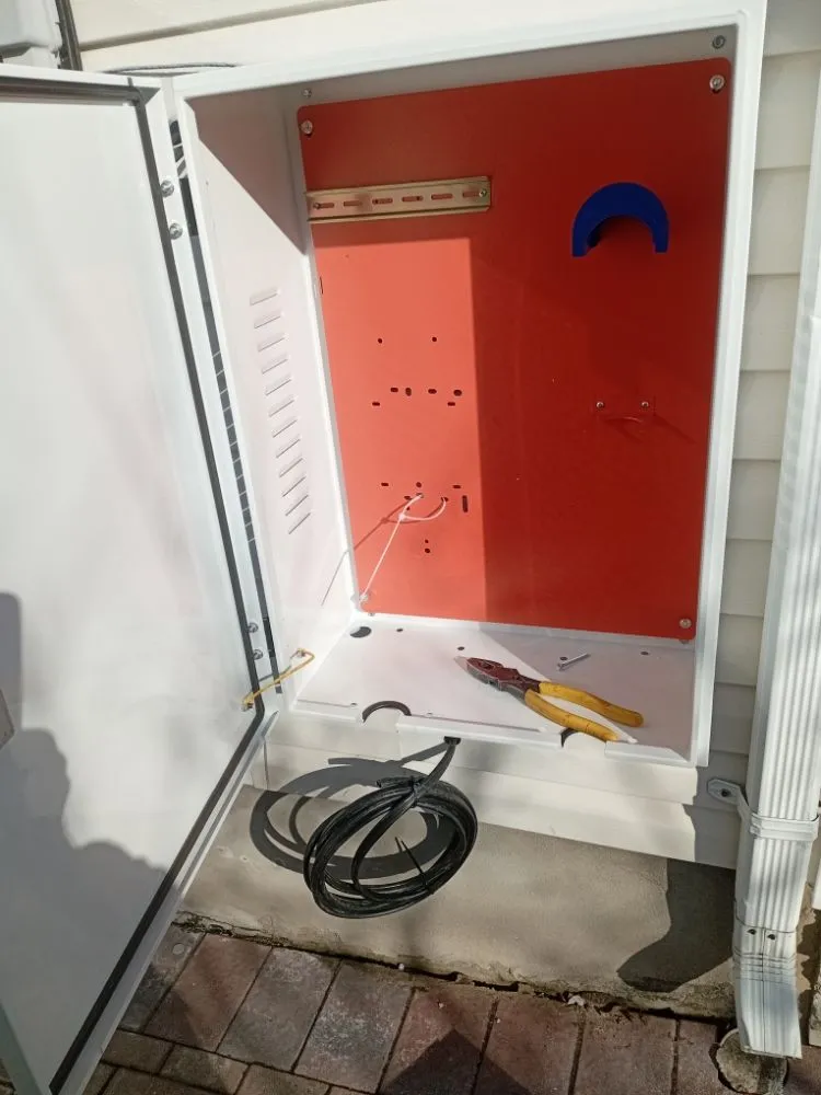 Slide of Jimmy J Electric