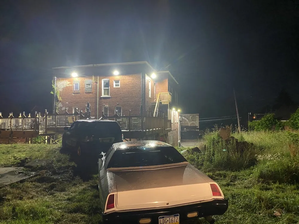 Professional electrician providing circuit breaker repair in , 