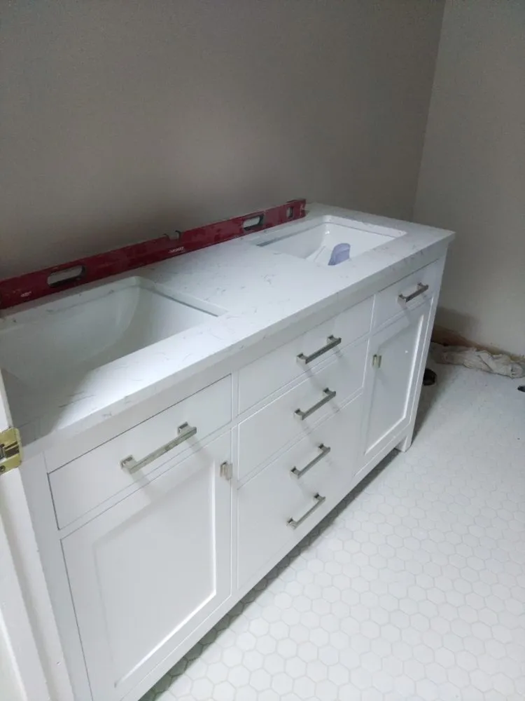 Emergency electrician providing circuit breaker repair in ,