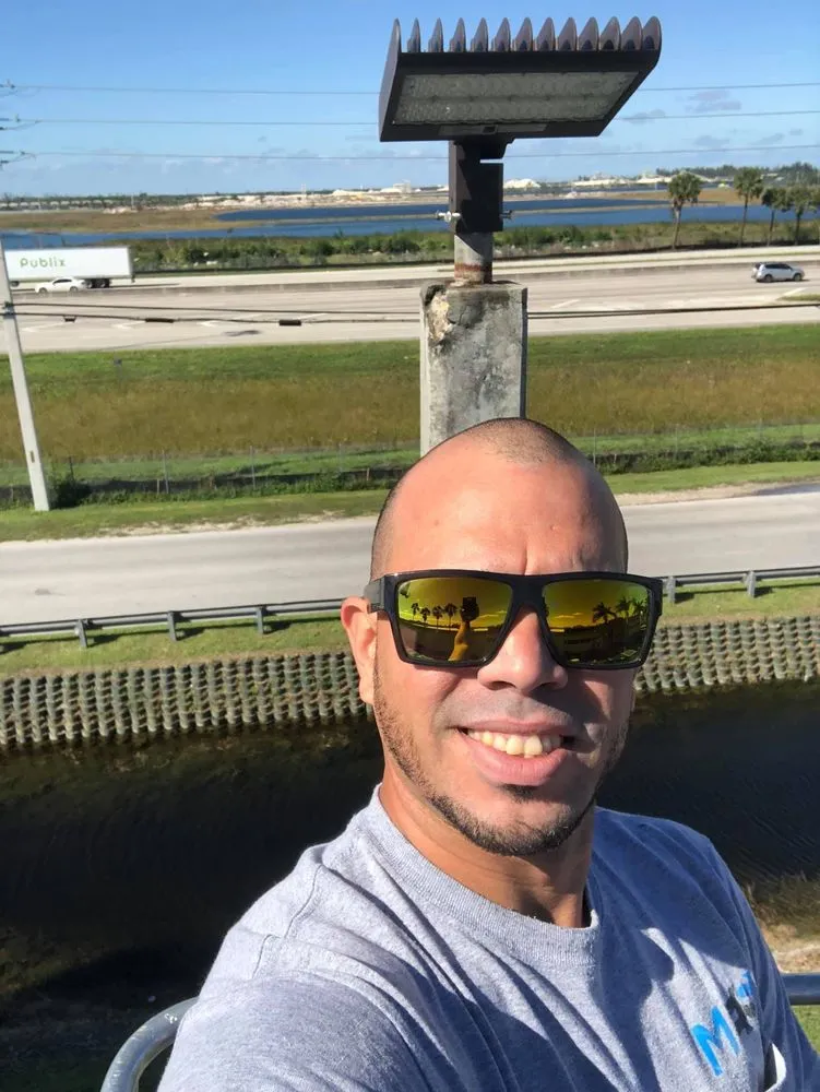 Slide of J&J Miami Electrical Services and Repairs