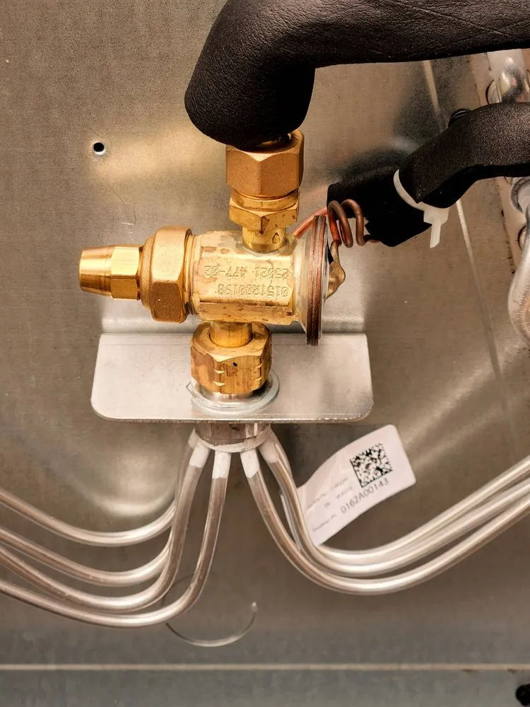 Certified electrician providing lighting installation in Kinzers, PA - JJJ Techs Heating and Cooling