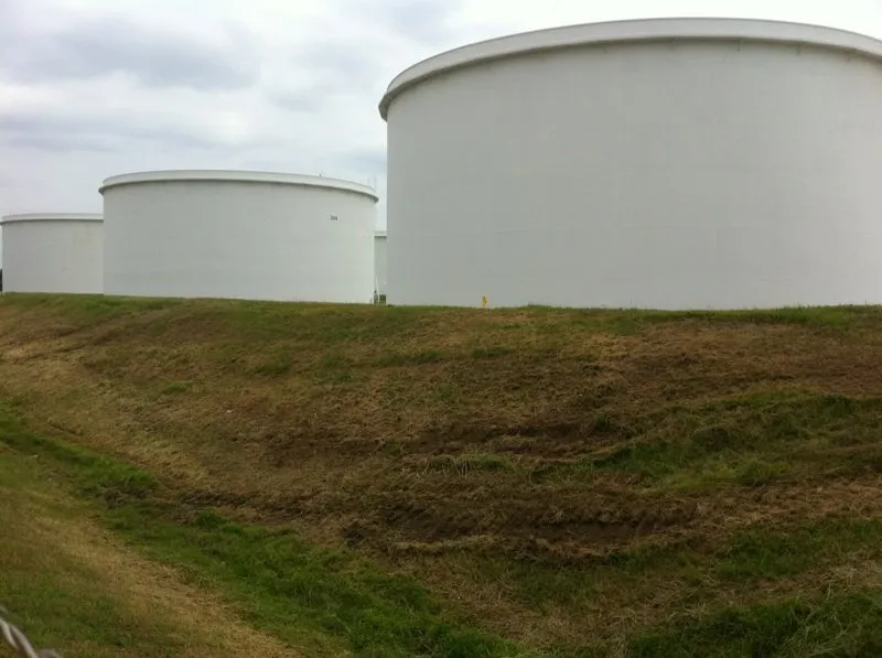 Slide of JL's Electric