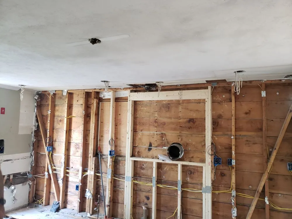 Slide of Jluis Electric