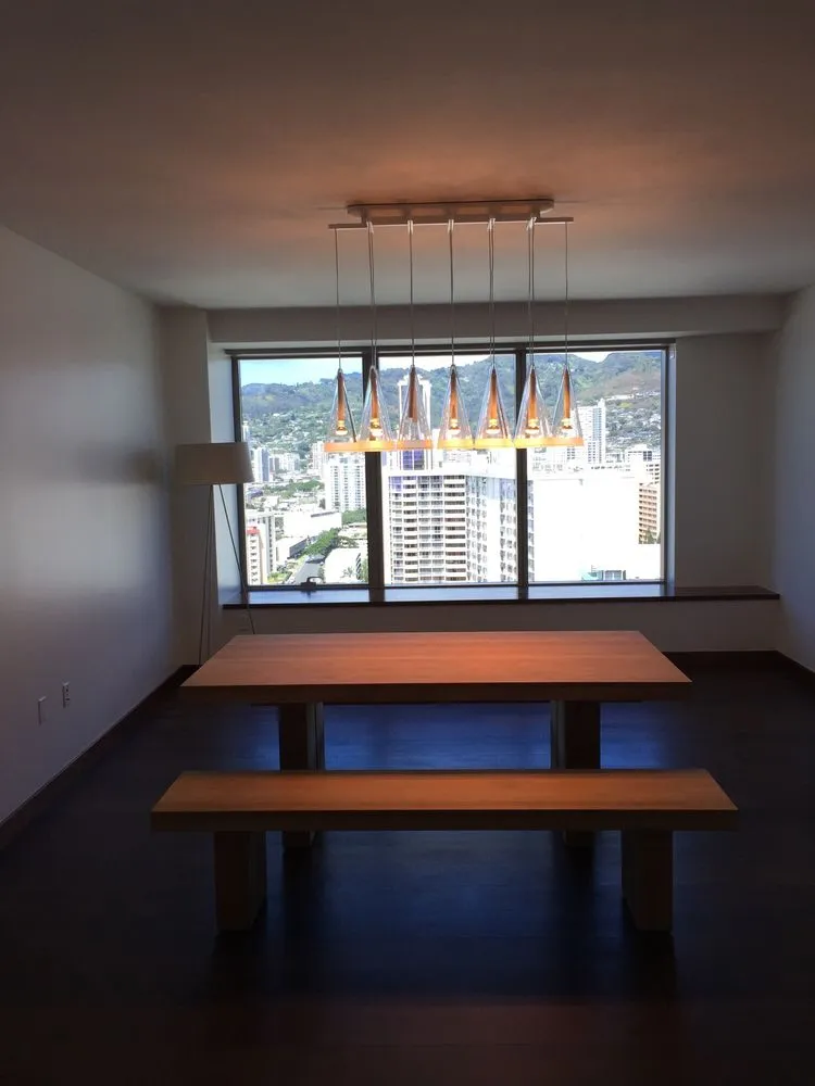 Trusted electrician providing emergency electrical service in , 