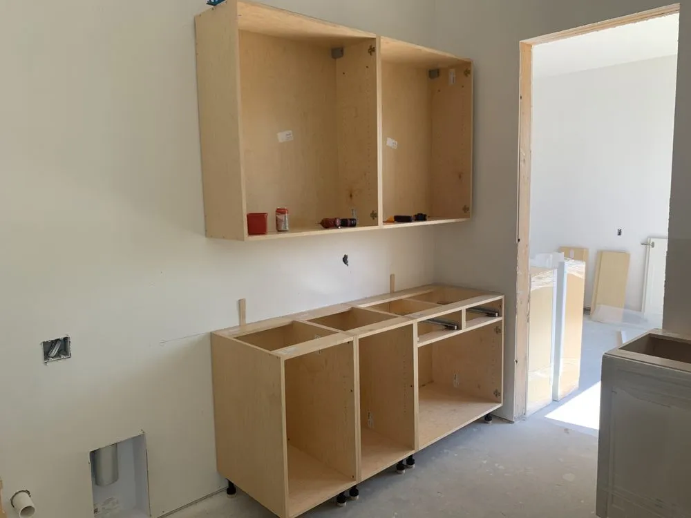 Expert electrician providing circuit breaker repair in , 