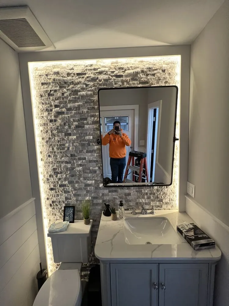 Reliable electrician providing emergency electrical service in , 