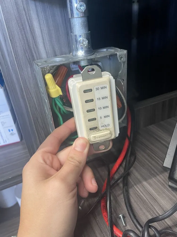 Emergency electrician providing wiring installation in , 