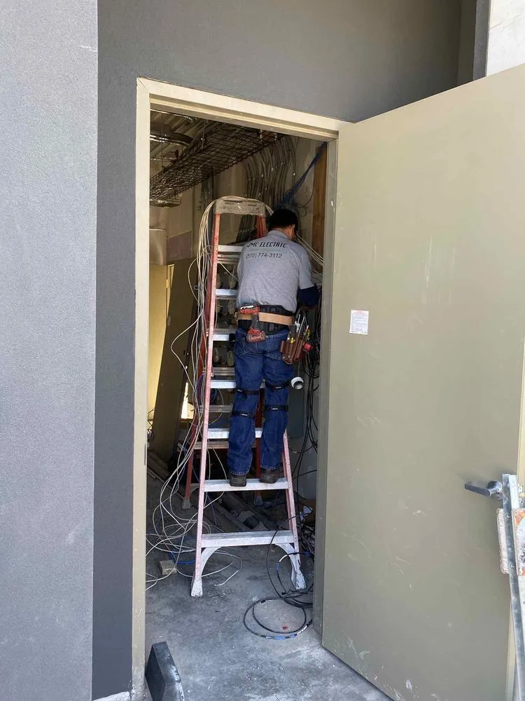 Emergency circuit breaker repair in San Francisco Bay Area, CA by JMC Electric