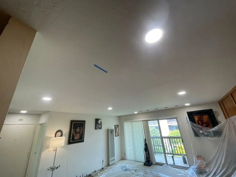 Licensed electrician providing circuit breaker repair in ,