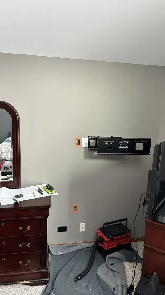 Trusted electrician providing panel upgrade in Blackberry Township, IL - JMU construction