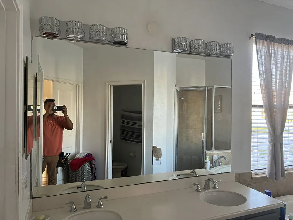 Affordable electrician providing emergency electrical service in , 