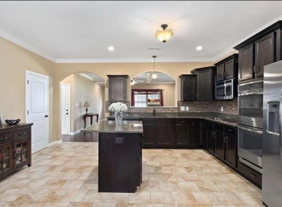 Slide of Jodi's Cabinets Sales