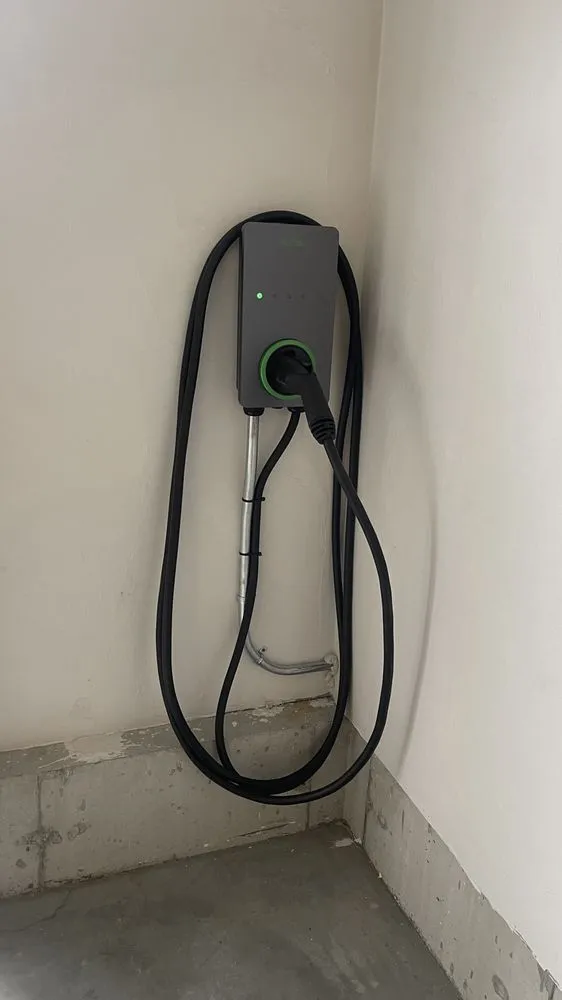 Slide of Joe Jackson Electrician