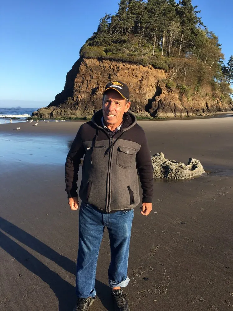 Reliable electrician providing electrical repair in ,