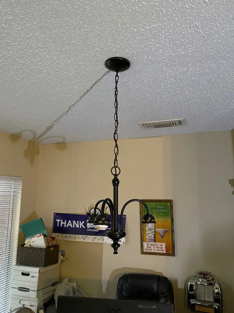 Reliable electrician providing electrical repair in , 