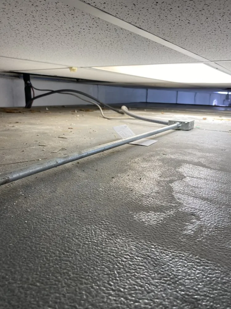 Certified electrician providing electrical repair in , 