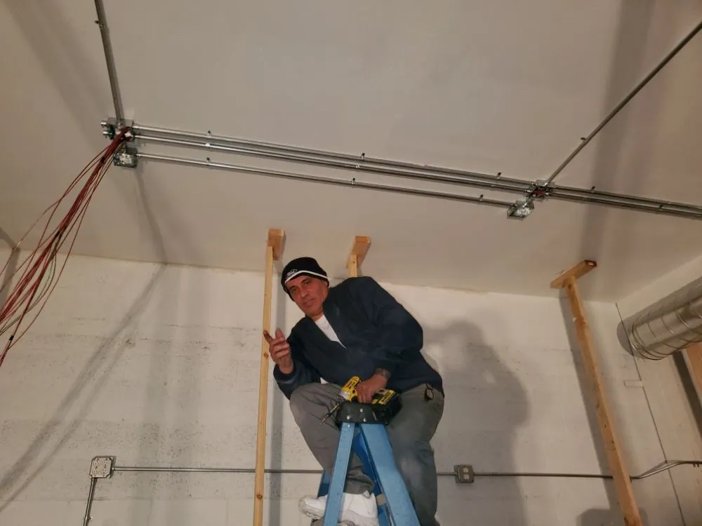 Slide of Johnny B1 Electric