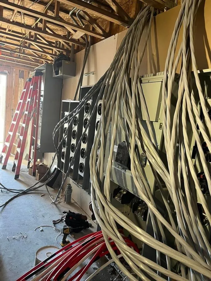 Certified electrician providing circuit breaker repair in ,