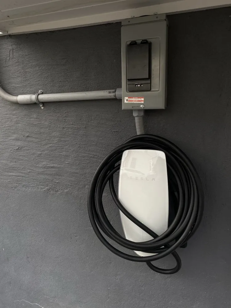 Expert electrician providing lighting installation in , 