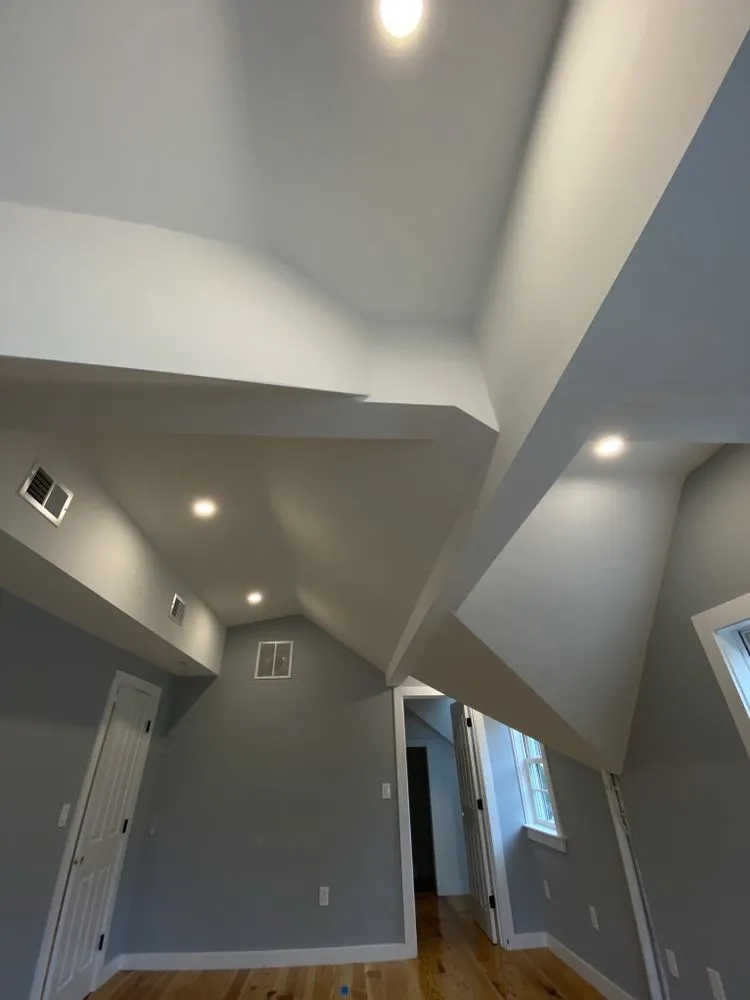 Affordable electrician providing emergency electrical service in , 