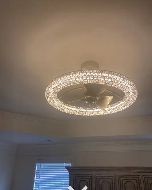 Certified electrician providing circuit breaker repair in , 