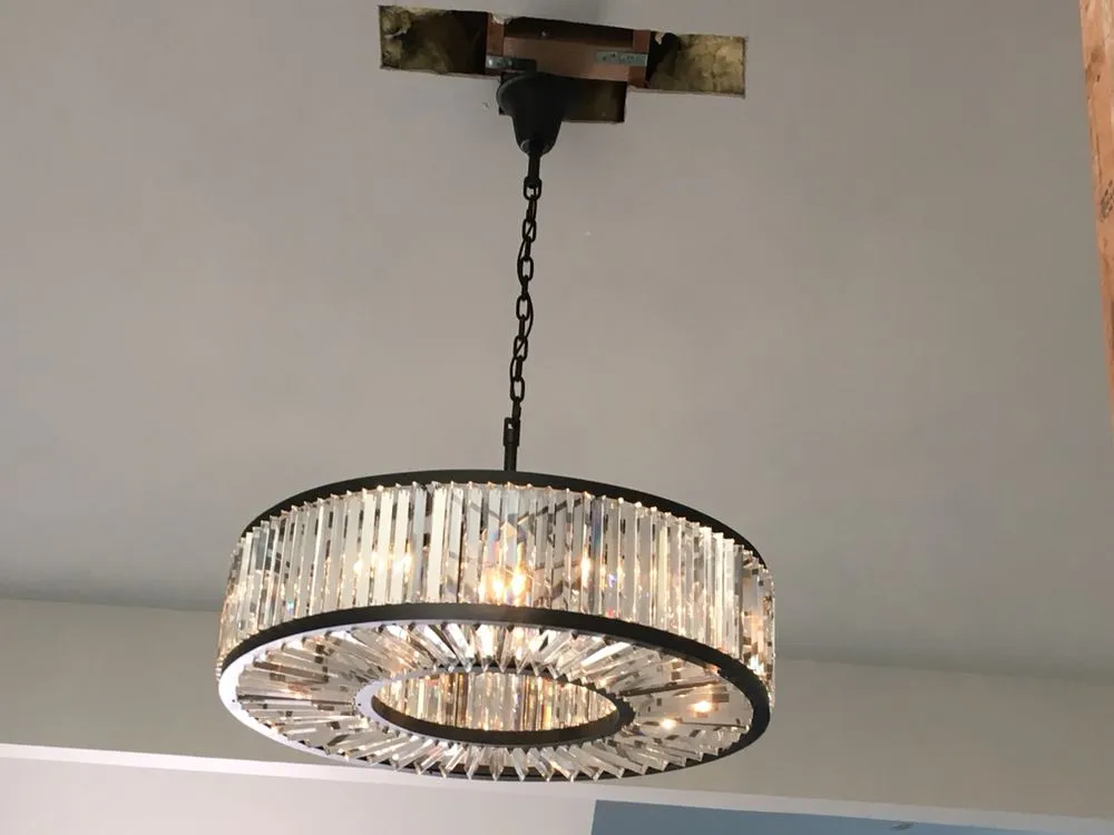 Certified electrician providing circuit breaker repair in ,