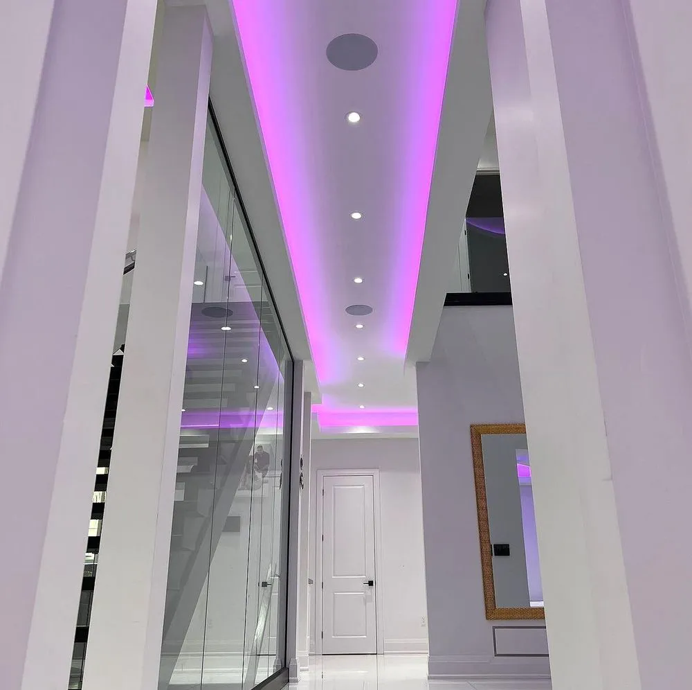 Professional electrician providing electrical repair in , 