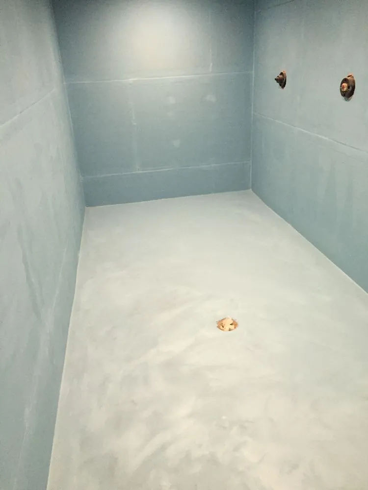 Licensed electrician providing circuit breaker repair in , 