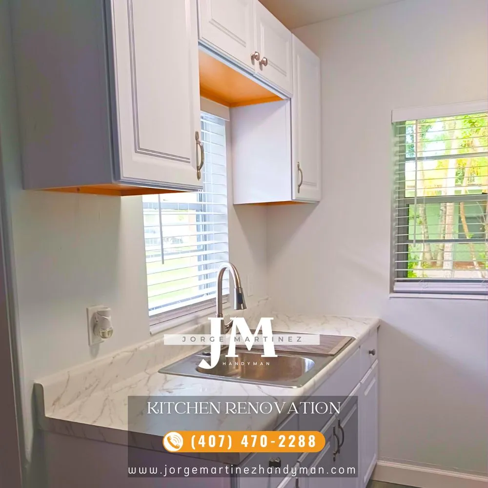 Professional electrician providing electrical repair in , 