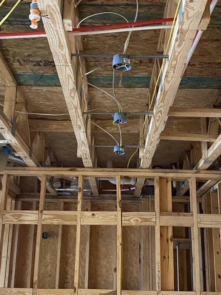 Slide of Jorge Perez Electric